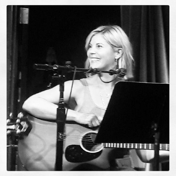 Meet your Posher, Laura - Picture 1 of 1